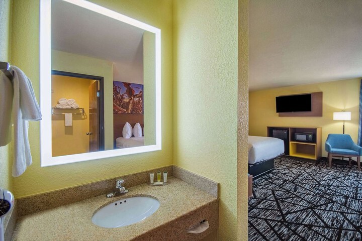 Room 27 of 36