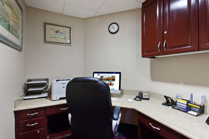 Business Center 31 of 32
