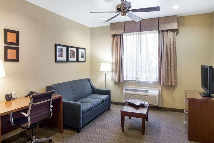 Room 27 of 48