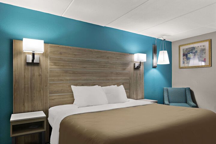 Room 11 of 32