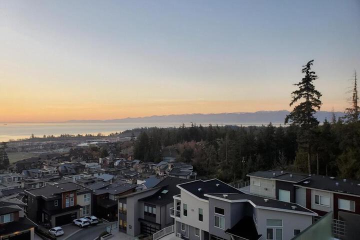 Stunning Ocean View Modern 1 BDR Private Entry Suite