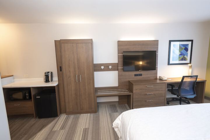 Holiday Inn Express Hotel & Suites Iron Mountain by IHG