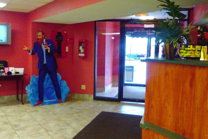 Days Inn by Wyndham Cleveland Lakewood
