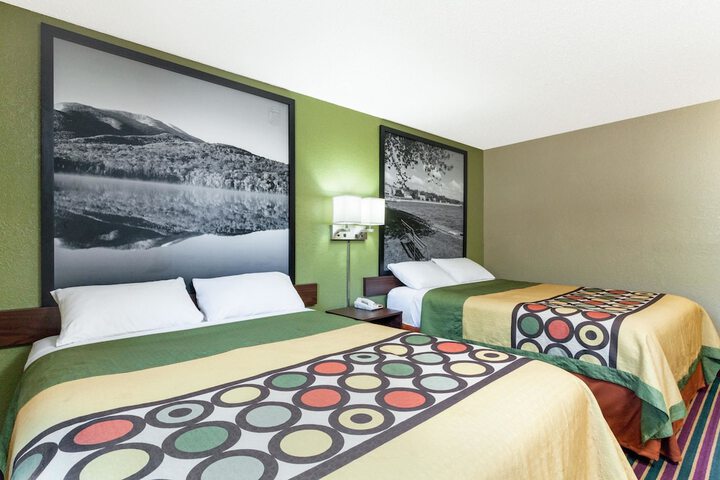 Room 9 of 18