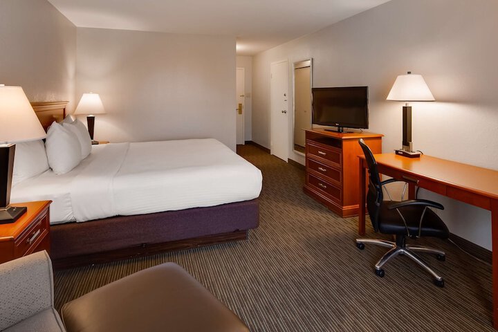 Room 16 of 32
