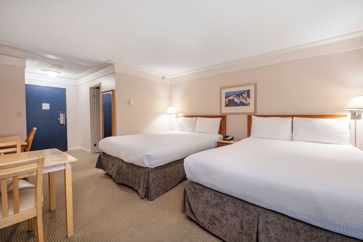 Sidney Waterfront Inn & Suites