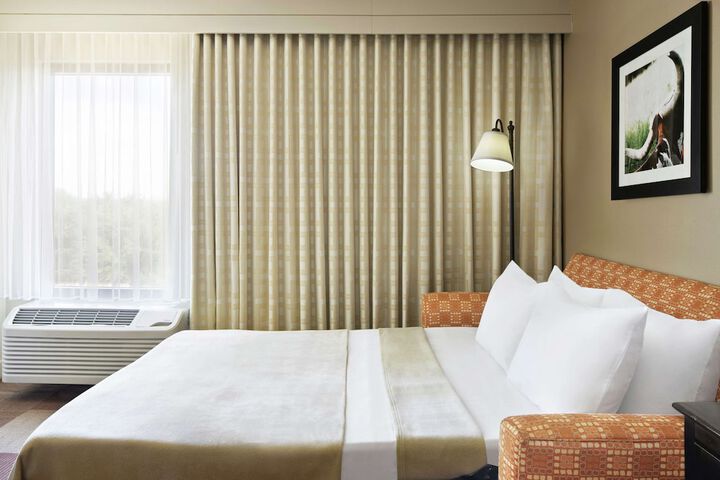 Room 9 of 27