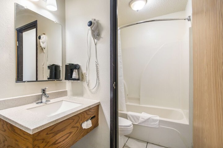 Americas Best Value Inn & Suites Harrisonville