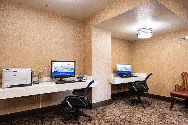Business Center 66 of 66