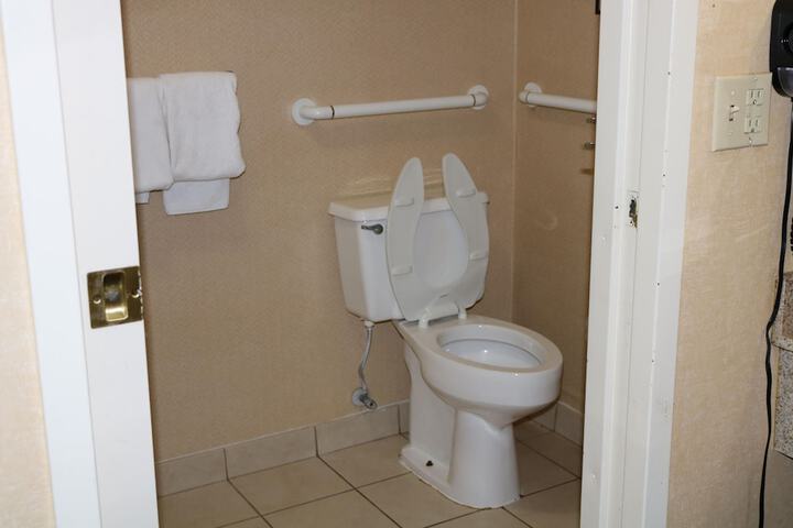 Room 21 of 34