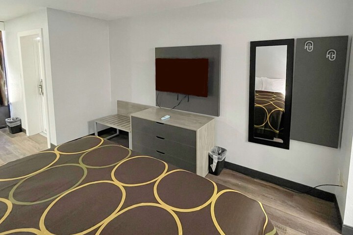 Room 12 of 16