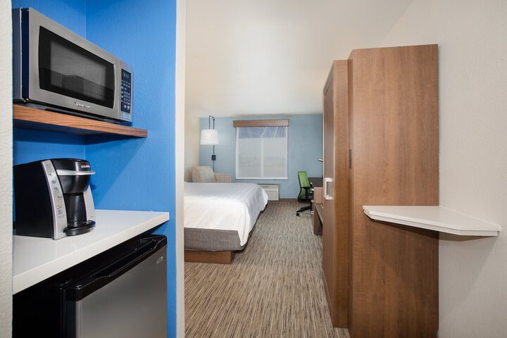 Room 16 of 39