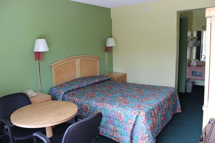 Room 10 of 12