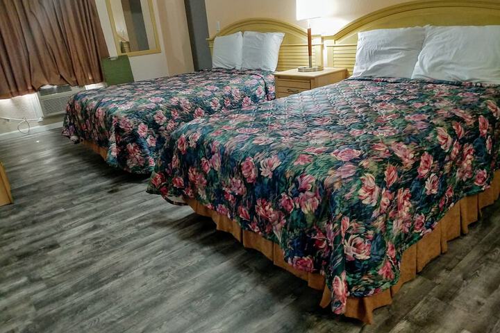 Room 13 of 18