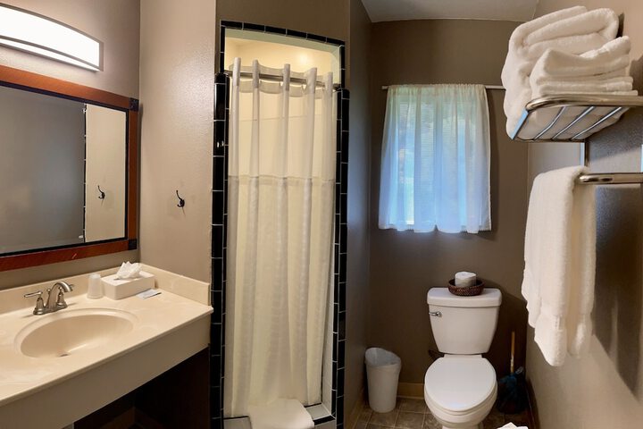 Room 103 of 118