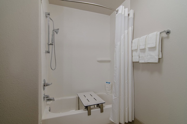 Holiday Inn Express & Suites Atchison by IHG