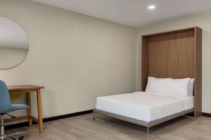 Days Inn by Wyndham Hillsboro