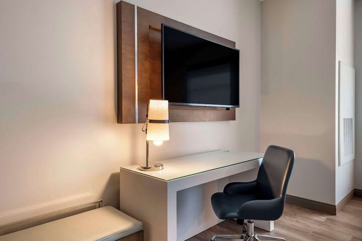 Room 48 of 59