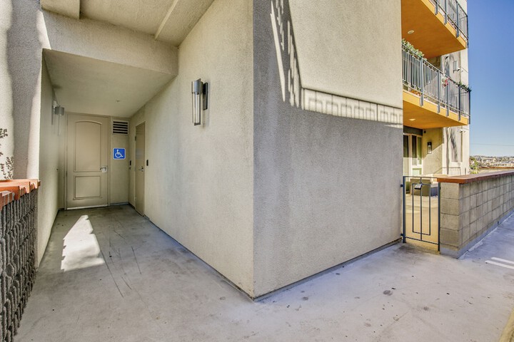 By Seaport Village & Navy Base! Chic Condo w / Pool