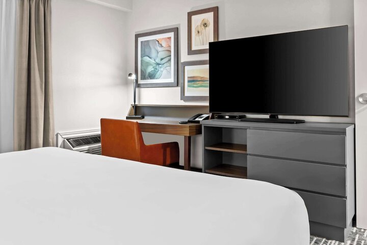 Room 9 of 26