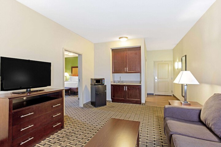 La Quinta Inn & Suites by Wyndham Lancaster