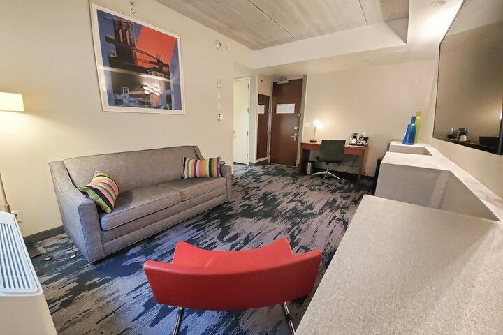 Room 33 of 61