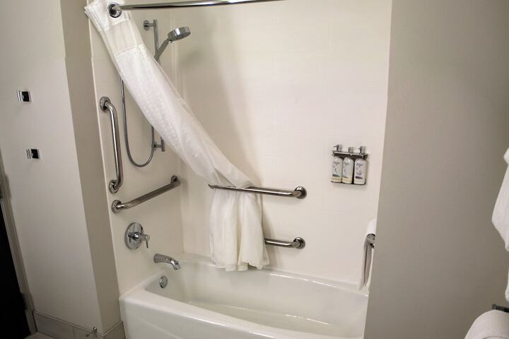 Holiday Inn Express & Suites Eau Claire West I-94 by IHG