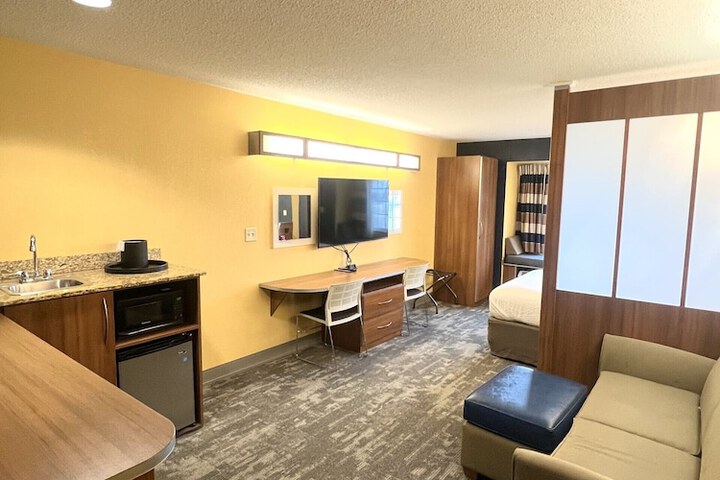 Room 5 of 17