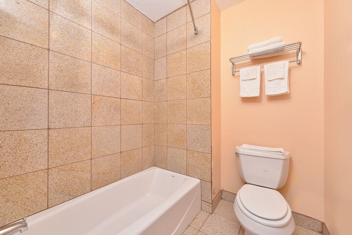 Room 10 of 13