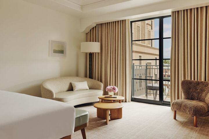 Room 32 of 97