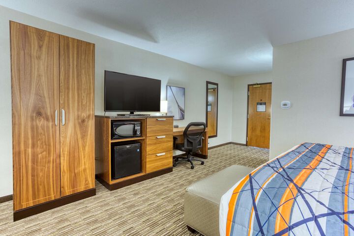 Room 9 of 42