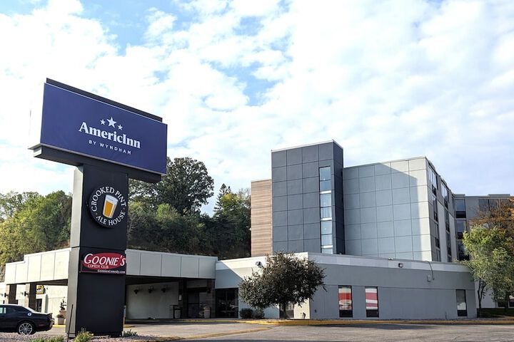 Hotel 2 of 79
