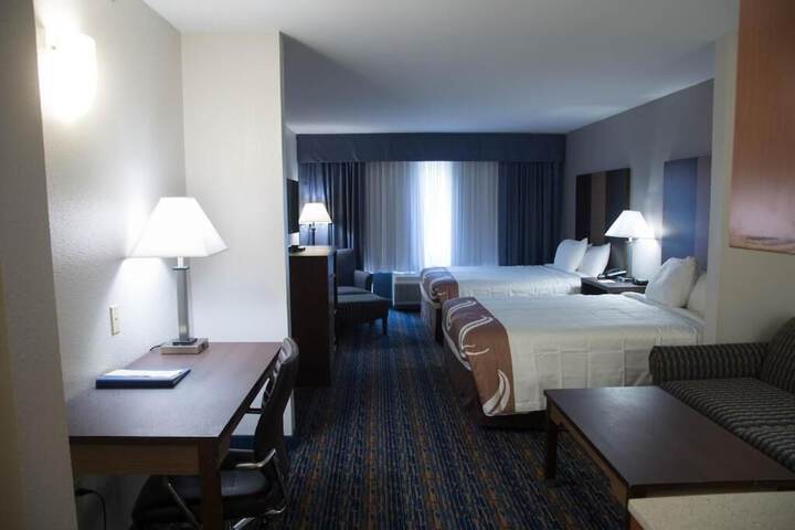 Crossroads Inn & Suites