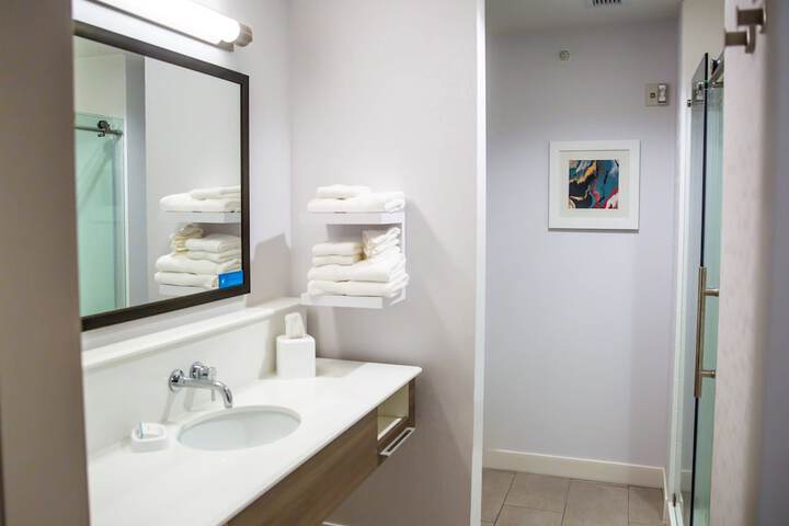Room 16 of 37