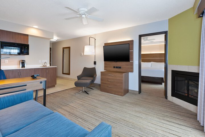 Room 33 of 64