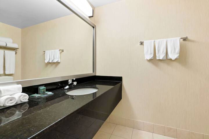 Room 34 of 100