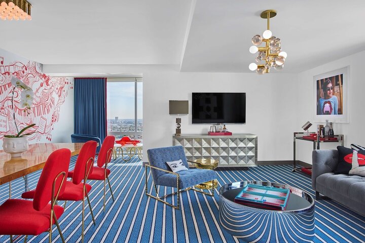 Room 26 of 61