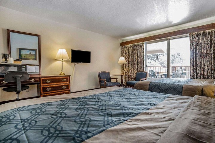 Room 25 of 28