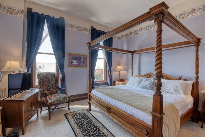 Room 6 of 9