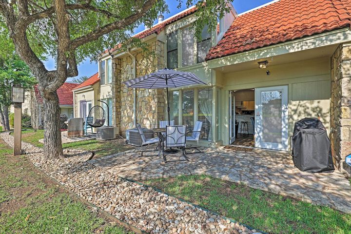 Modern Townhome w / Patio Next Door to Resort