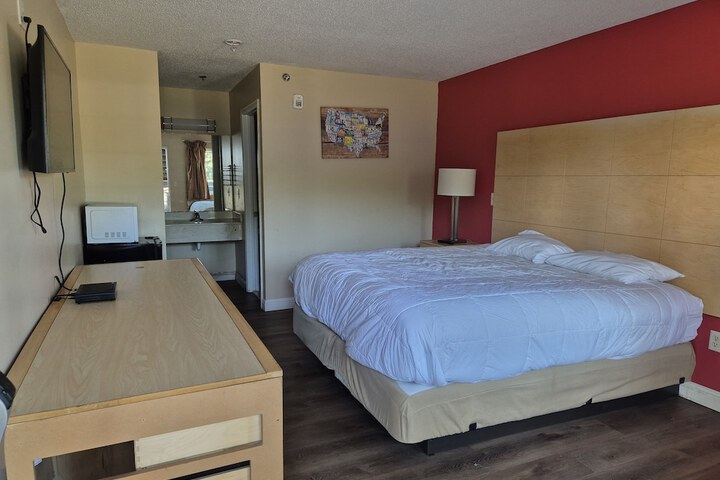 Room 26 of 40