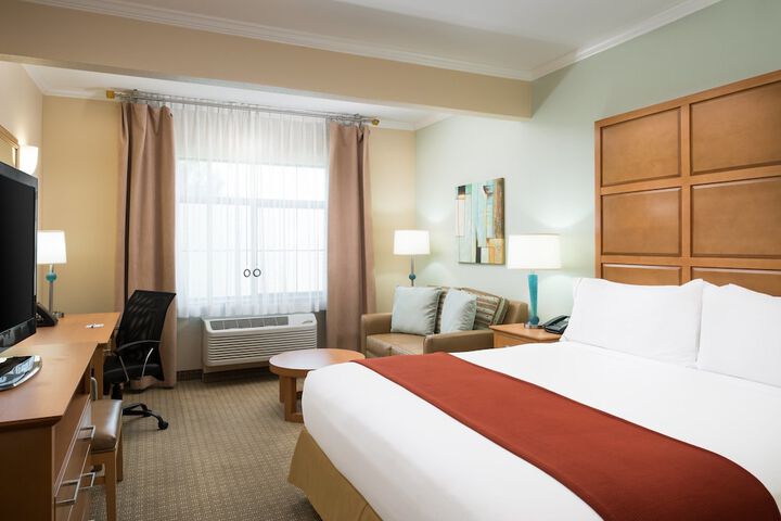 Holiday Inn Express & Suites Santa Clara-Silicon Valley by IHG