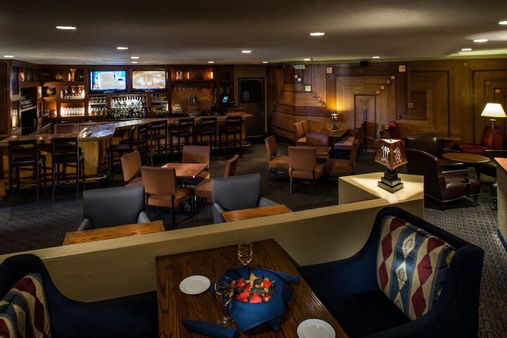 Lounge 54 of 68