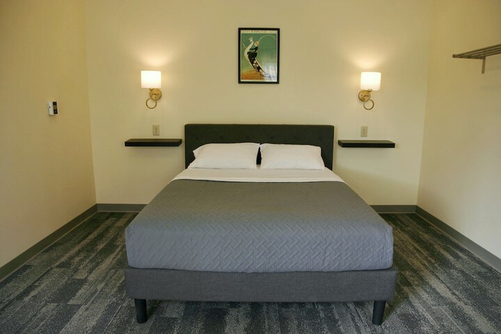 Room 5 of 18