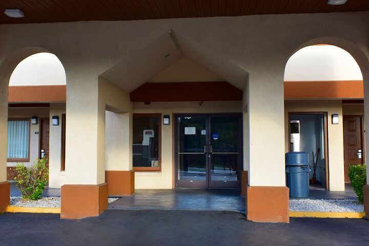 Hotel 9 of 72