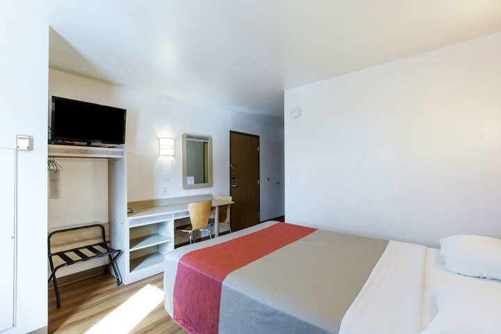 Room 18 of 34