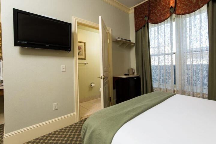 Room 20 of 28
