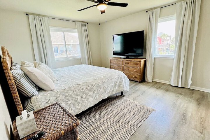 Nashs Landing 3 Bedroom Home by RedAwning