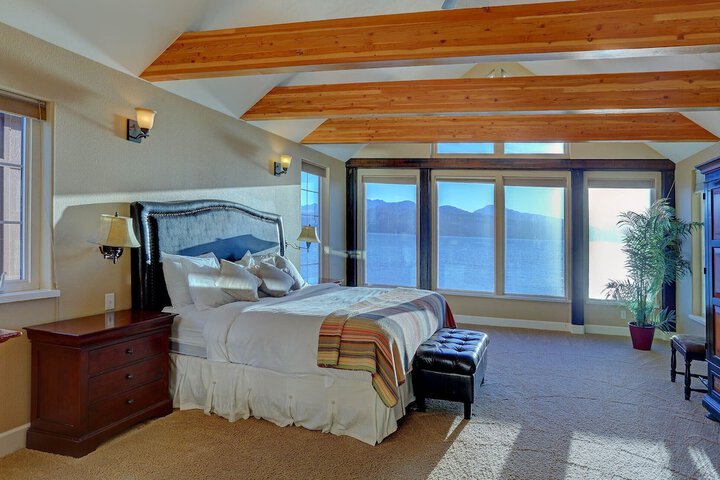 Room 25 of 183