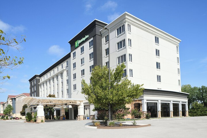Hotel 7 of 44
